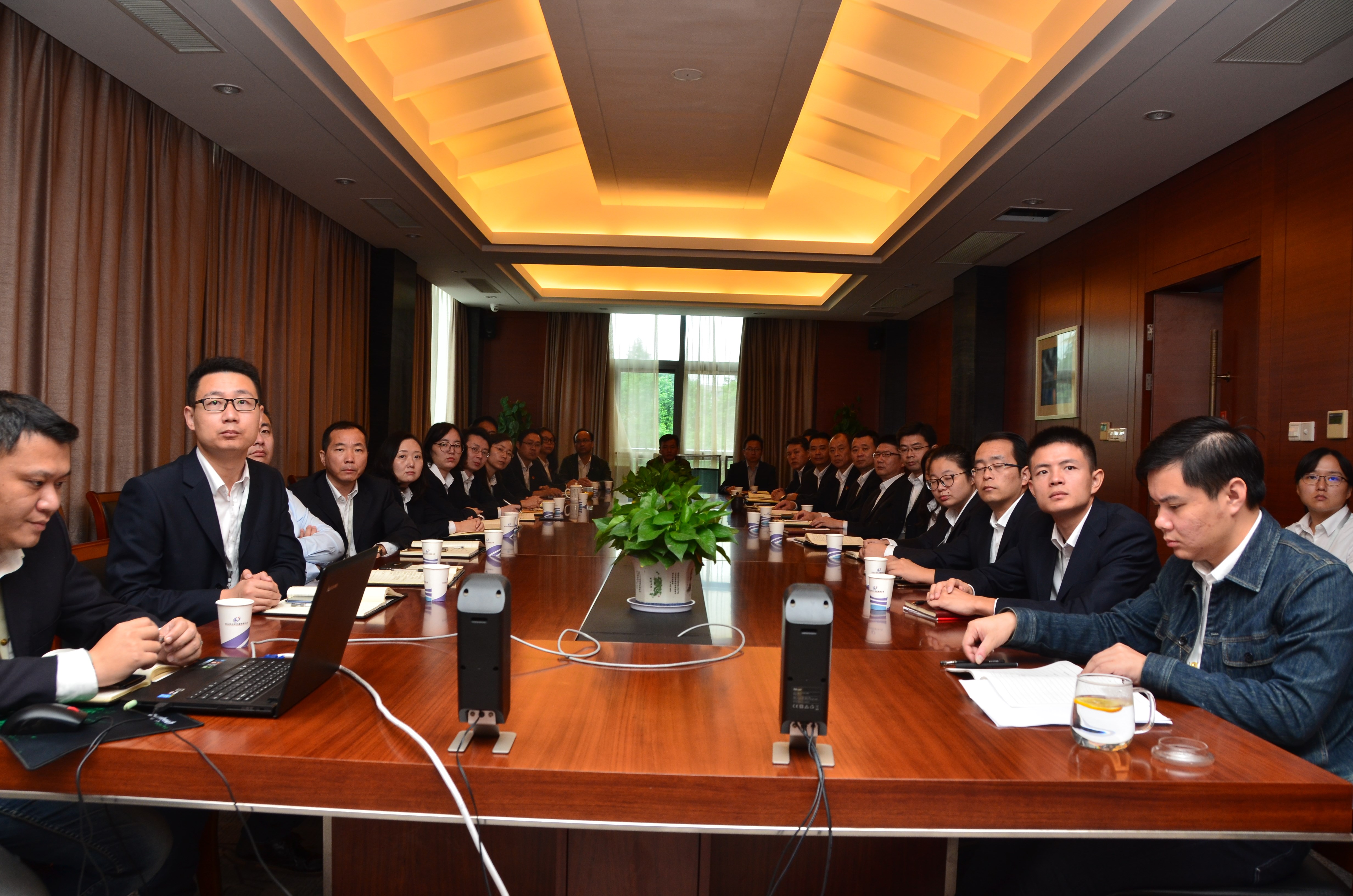 公交黨總支集中組織收看十九次全國(guó)代表大會(huì)開(kāi)幕會(huì).JPG 公交黨總支集中組織收看十九次全國(guó)代表大會(huì)開(kāi)幕會(huì).JPG