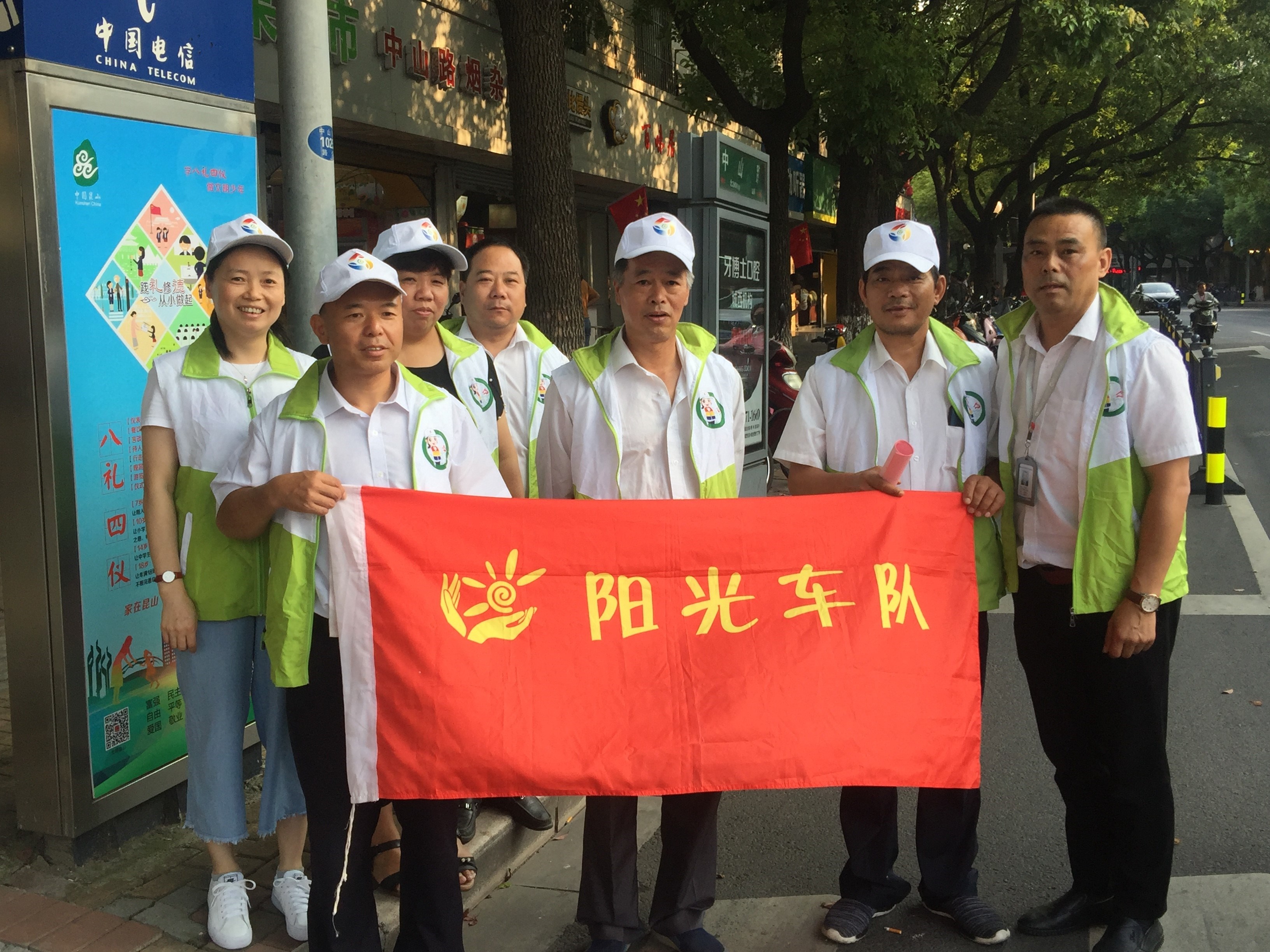 出租禮讓斑馬線志愿活動.jpg 出租禮讓斑馬線志愿活動.jpg